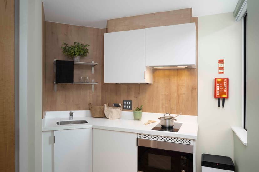 Large Double Studio - Image 2