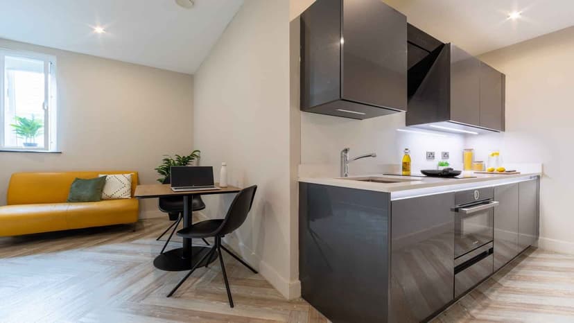 Platinum 1 Bed Apartment - Image 2