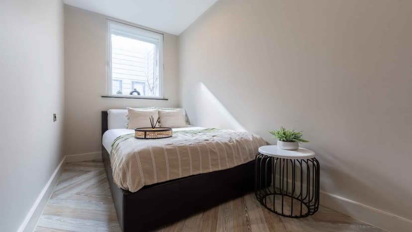 Platinum 1 Bed Apartment - Image 1