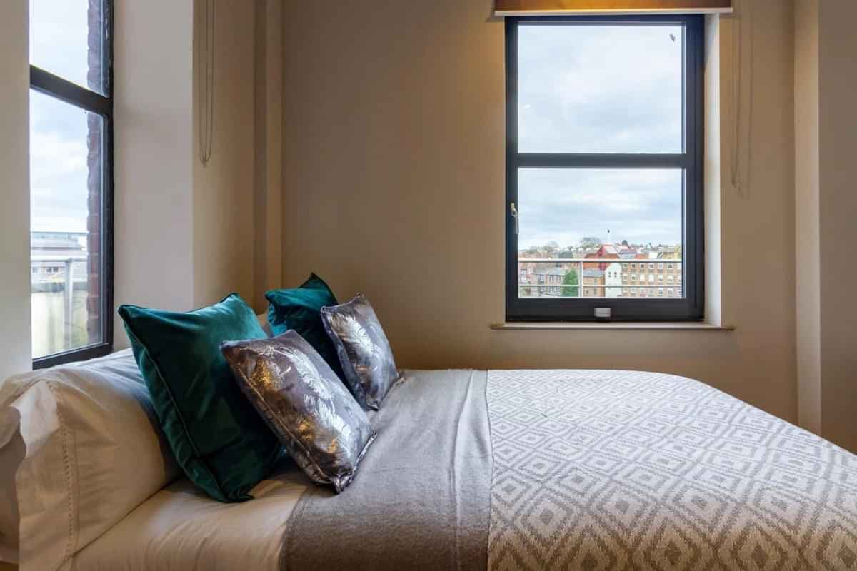 Bronze Studio Terrace - Image 1