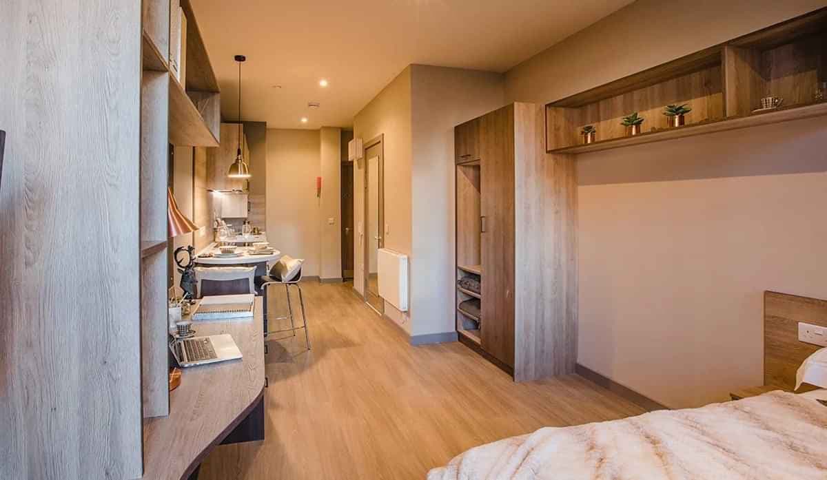 Silver Studio - Image 1