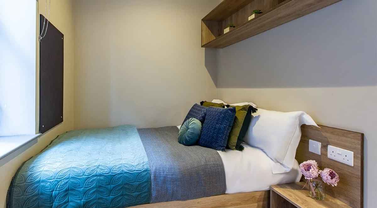 Gold Studio - Image 1