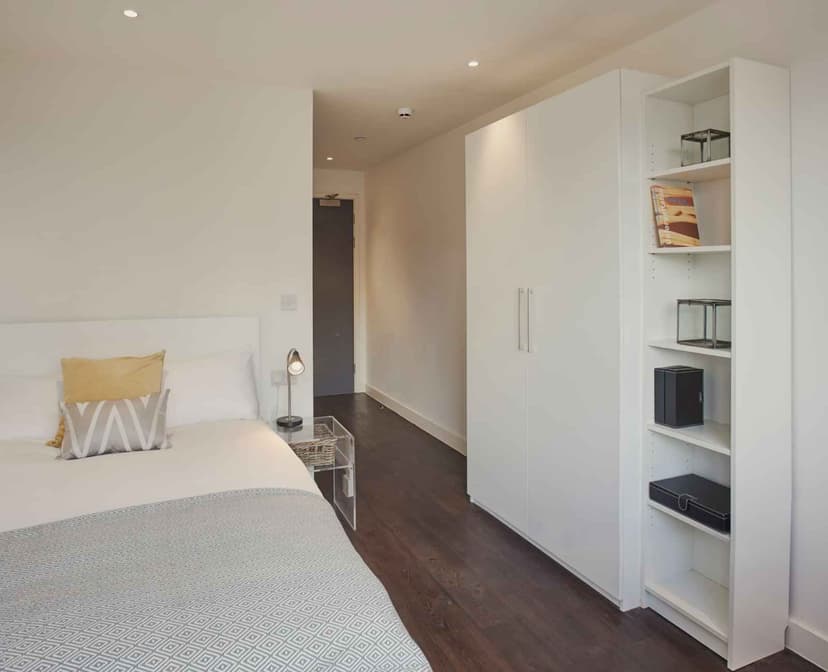 Bronze Studio Upper Level Premium City View - Image 2