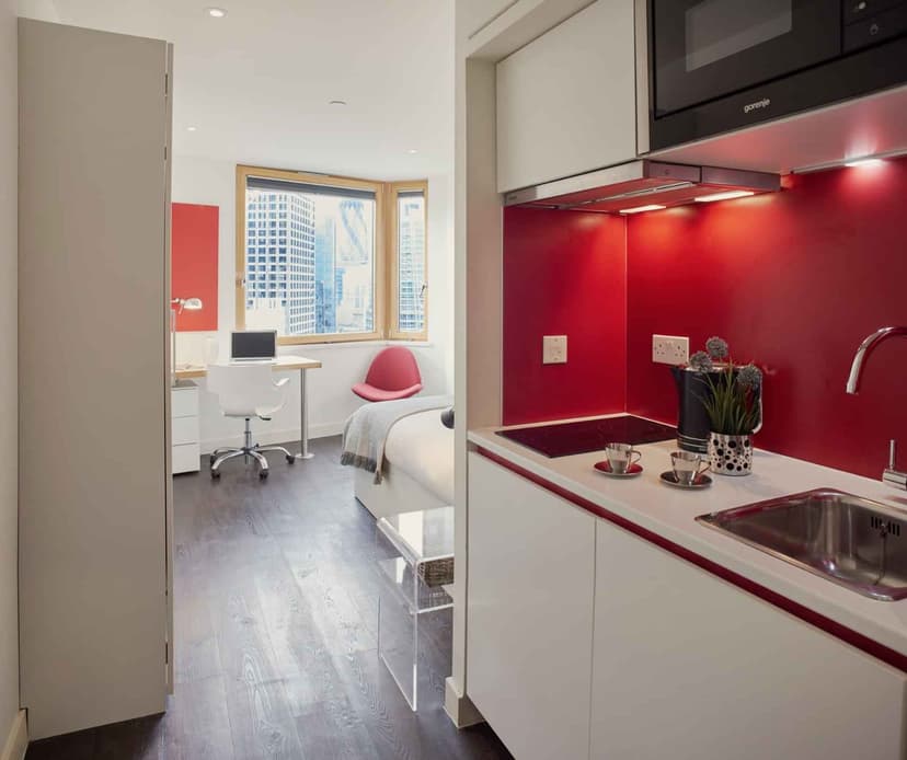 Bronze Studio Upper Level Premium City View - Image 3