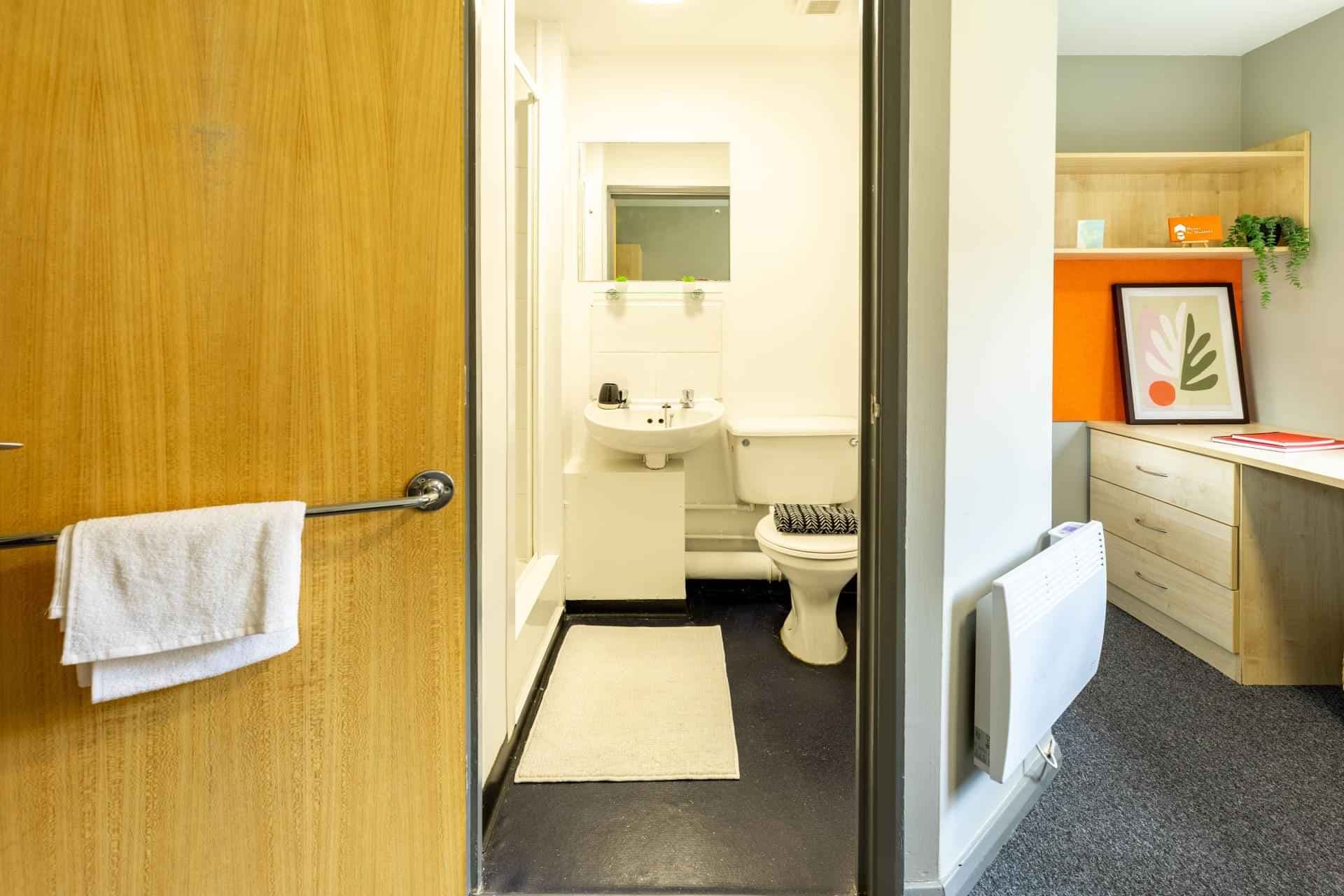 Classic Ensuite - Image 3