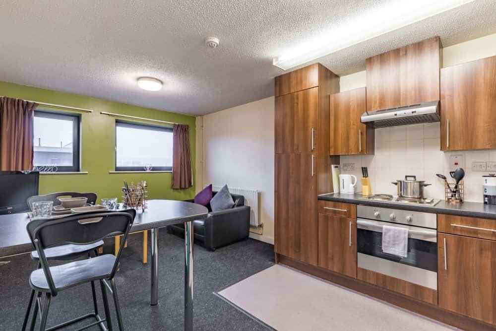 Classic 2 Bed Ensuite  - Image 3