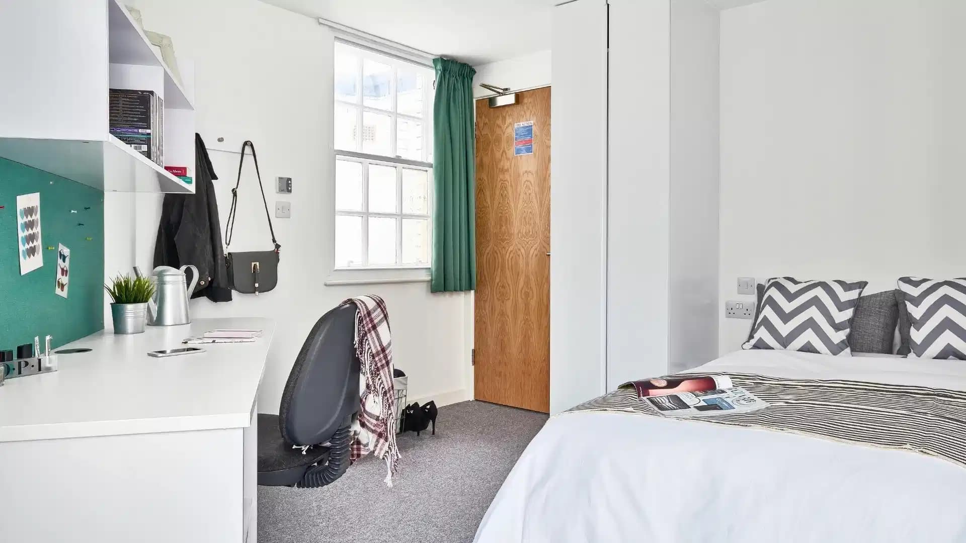 Two Bed Apartment - Image 1