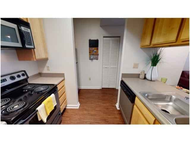 2 Bedroom 2 Bathroom - Image 2