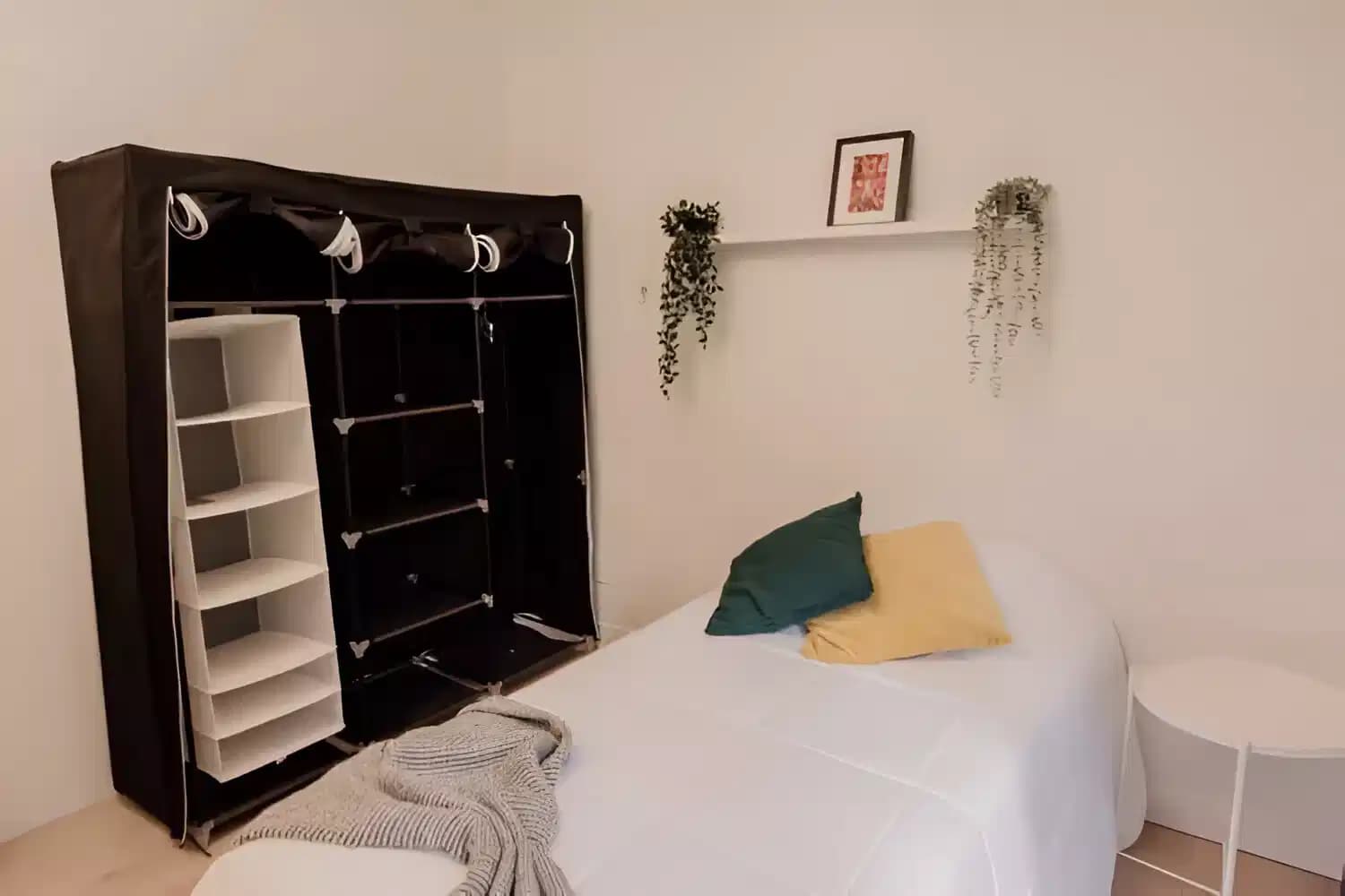 Topaz Room( 4 Bed 1 Bath ) - Image 2