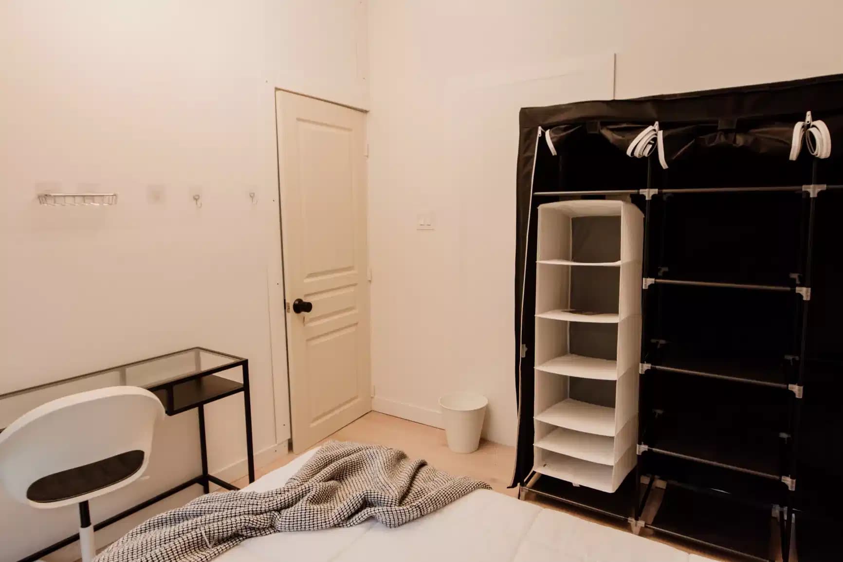 Topaz Room( 4 Bed 1 Bath ) - Image 3