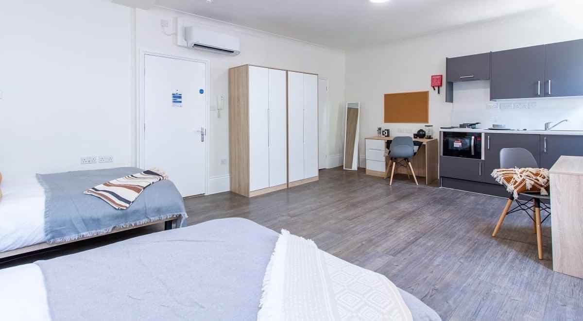 Platinum Twin Studio - Image 2