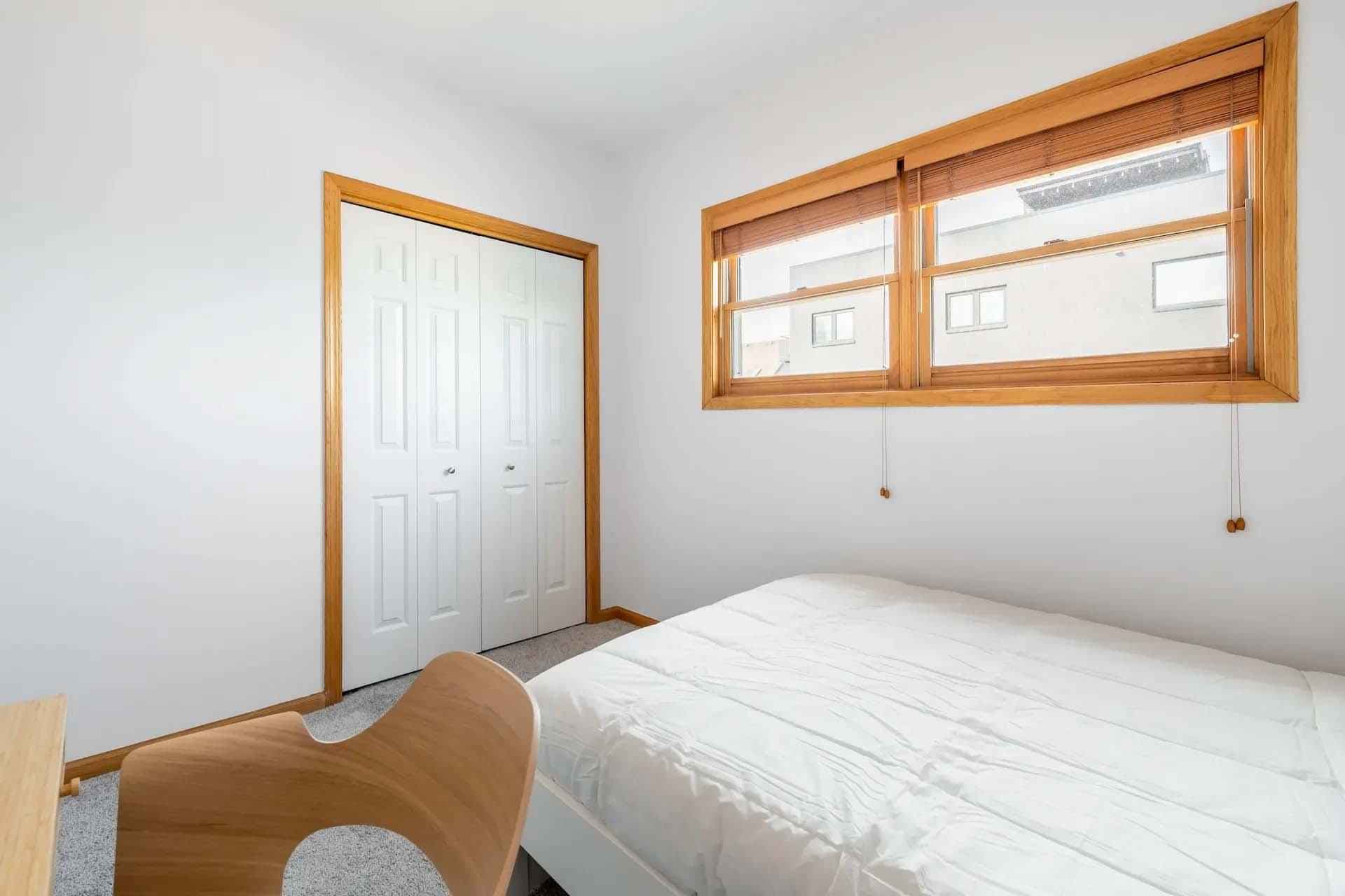 #1483A : West Town - Image 3