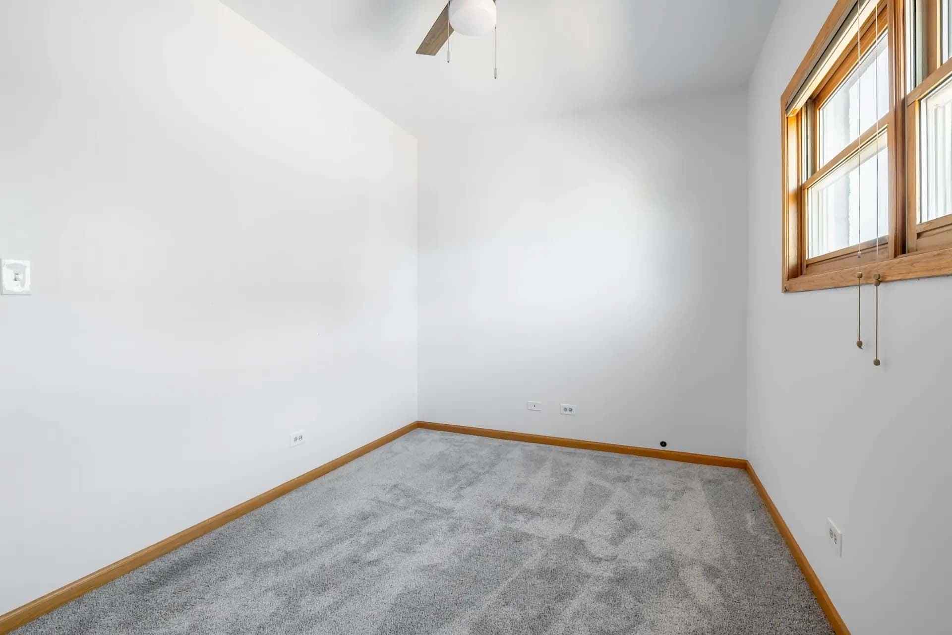 #1483B : West Town - Image 3