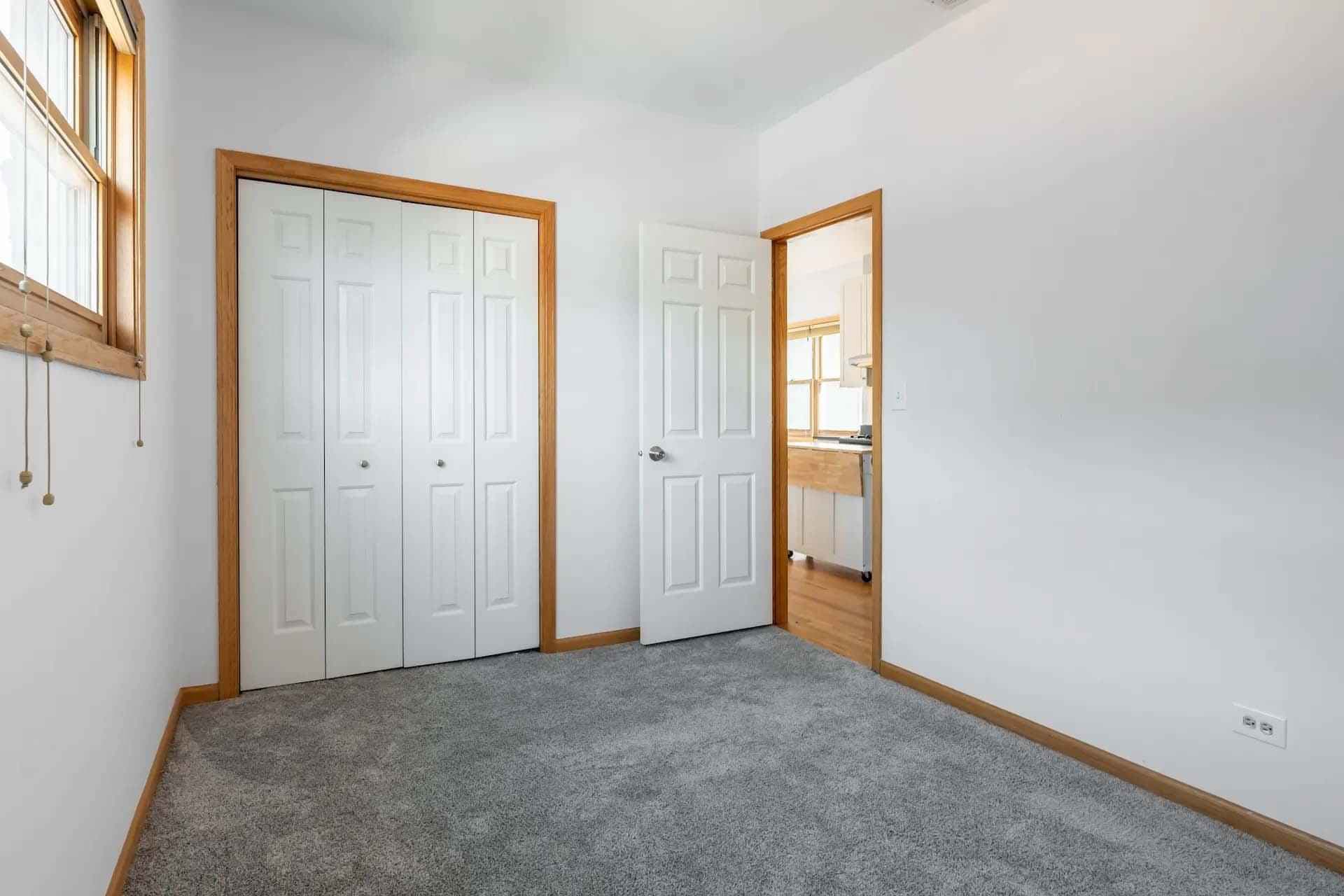 #1483B : West Town - Image 4