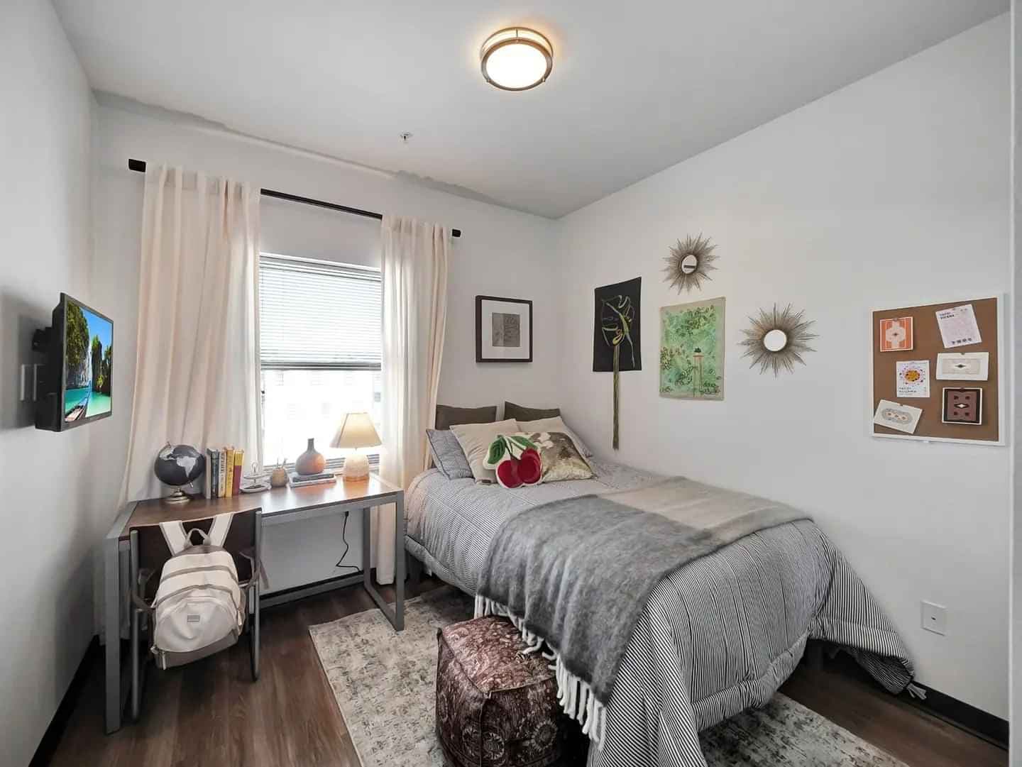 4 Bed 3 Bath - Image 4