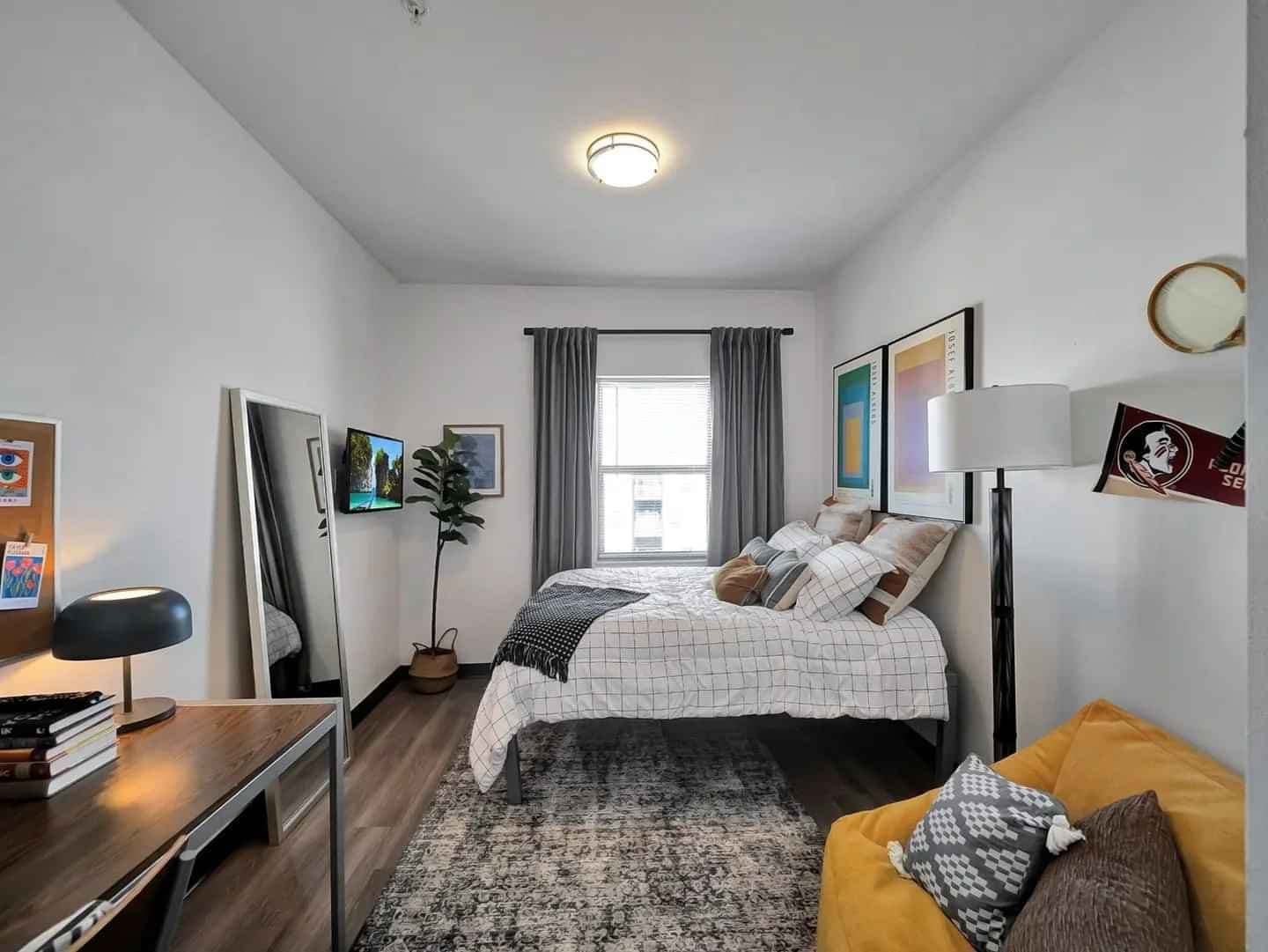 4 Bed 4 Bath - Image 3