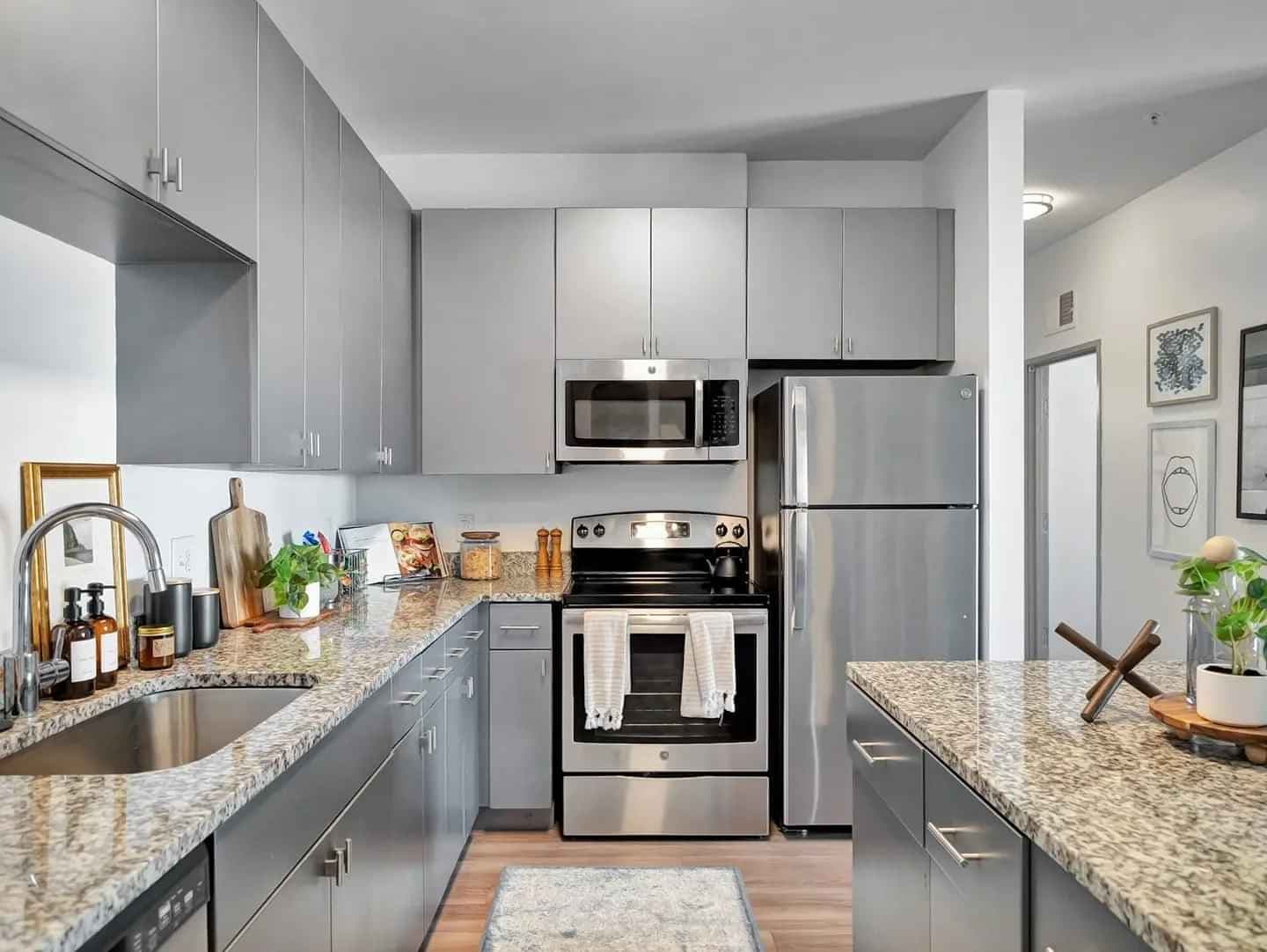 4 Bed 4 Bath - Image 2