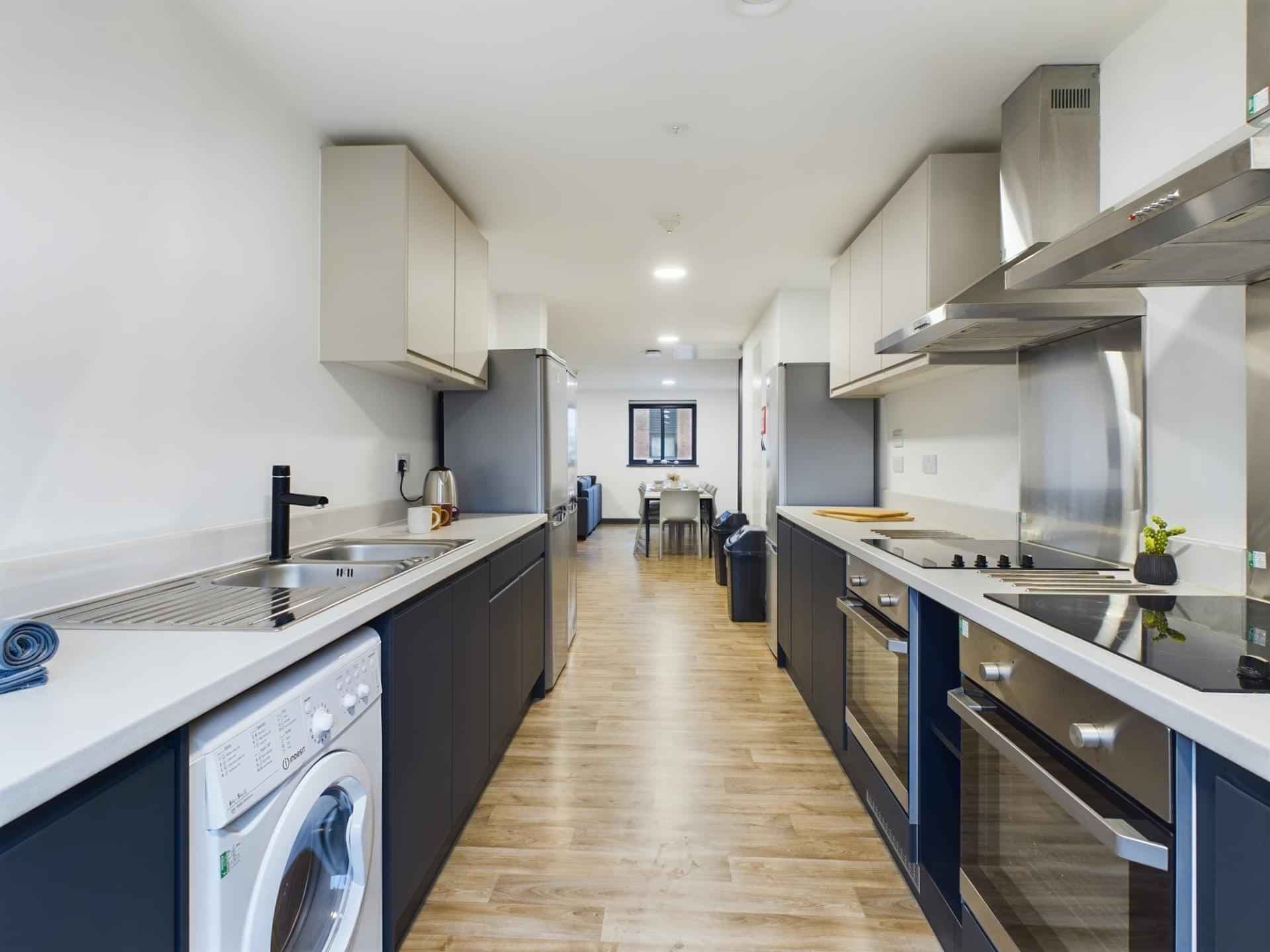 Gold Ensuite - Image 8