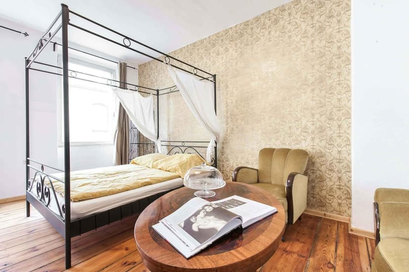 Room 2 - Image 5