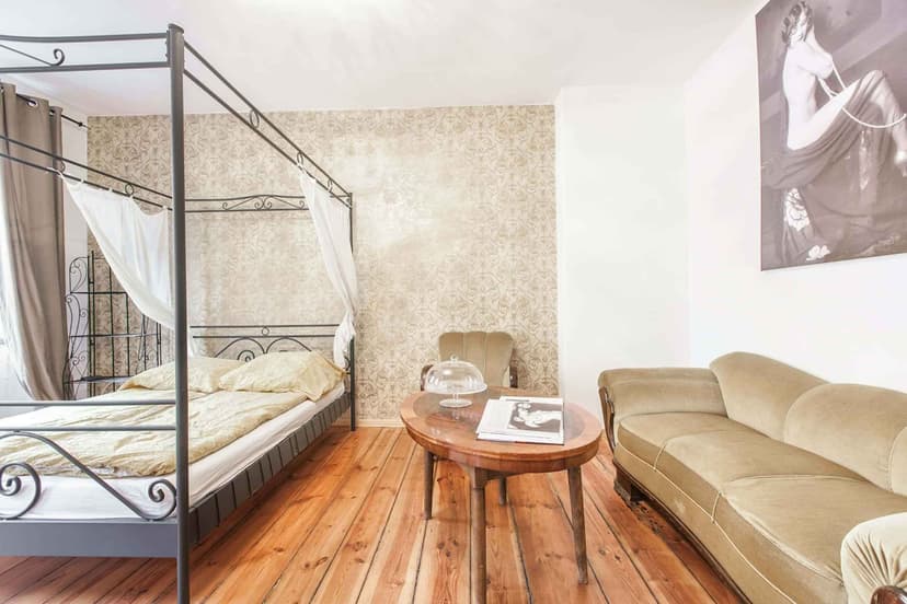 Room 2 - Image 7