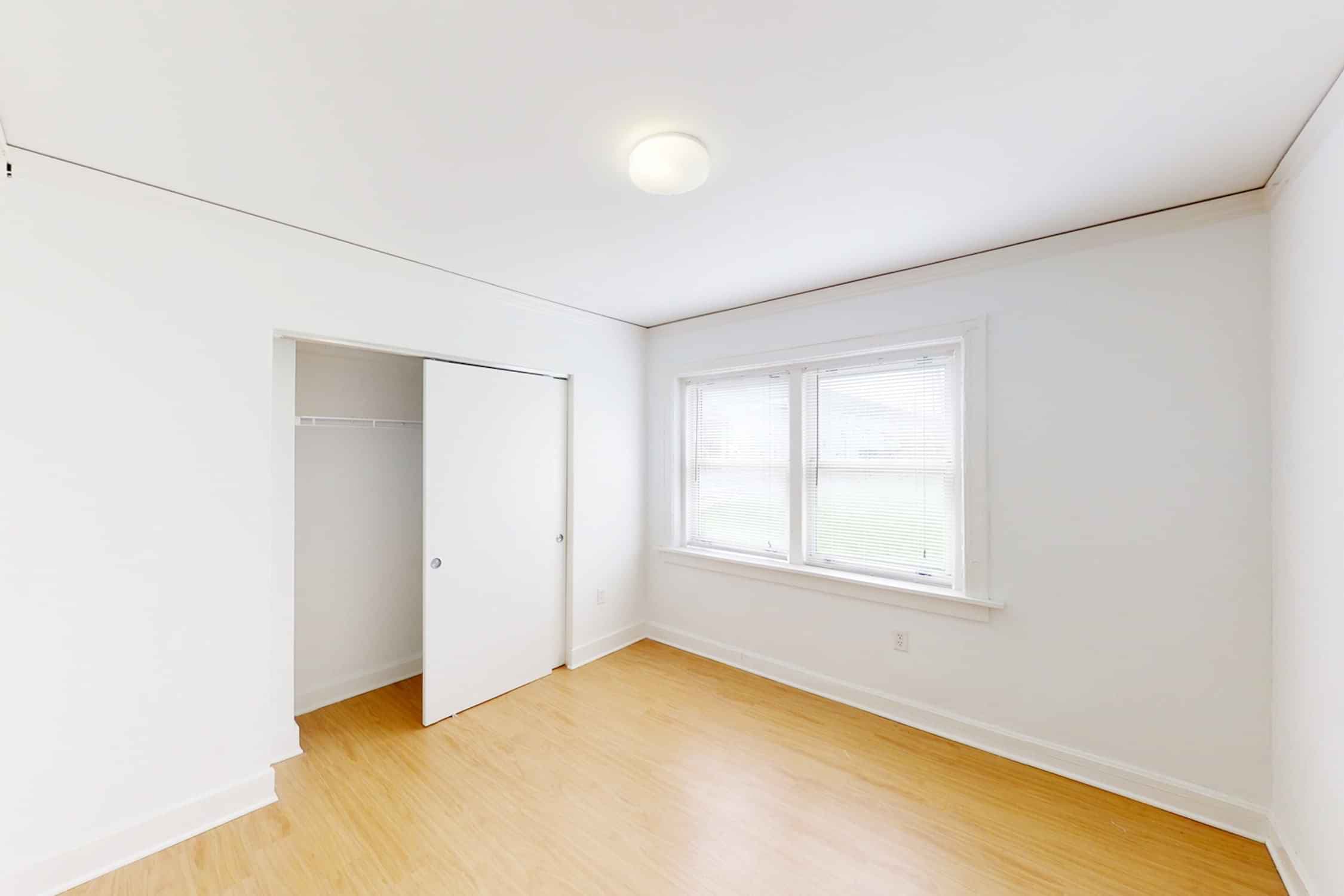 1 Bedroom 1 Bathroom - Image 3