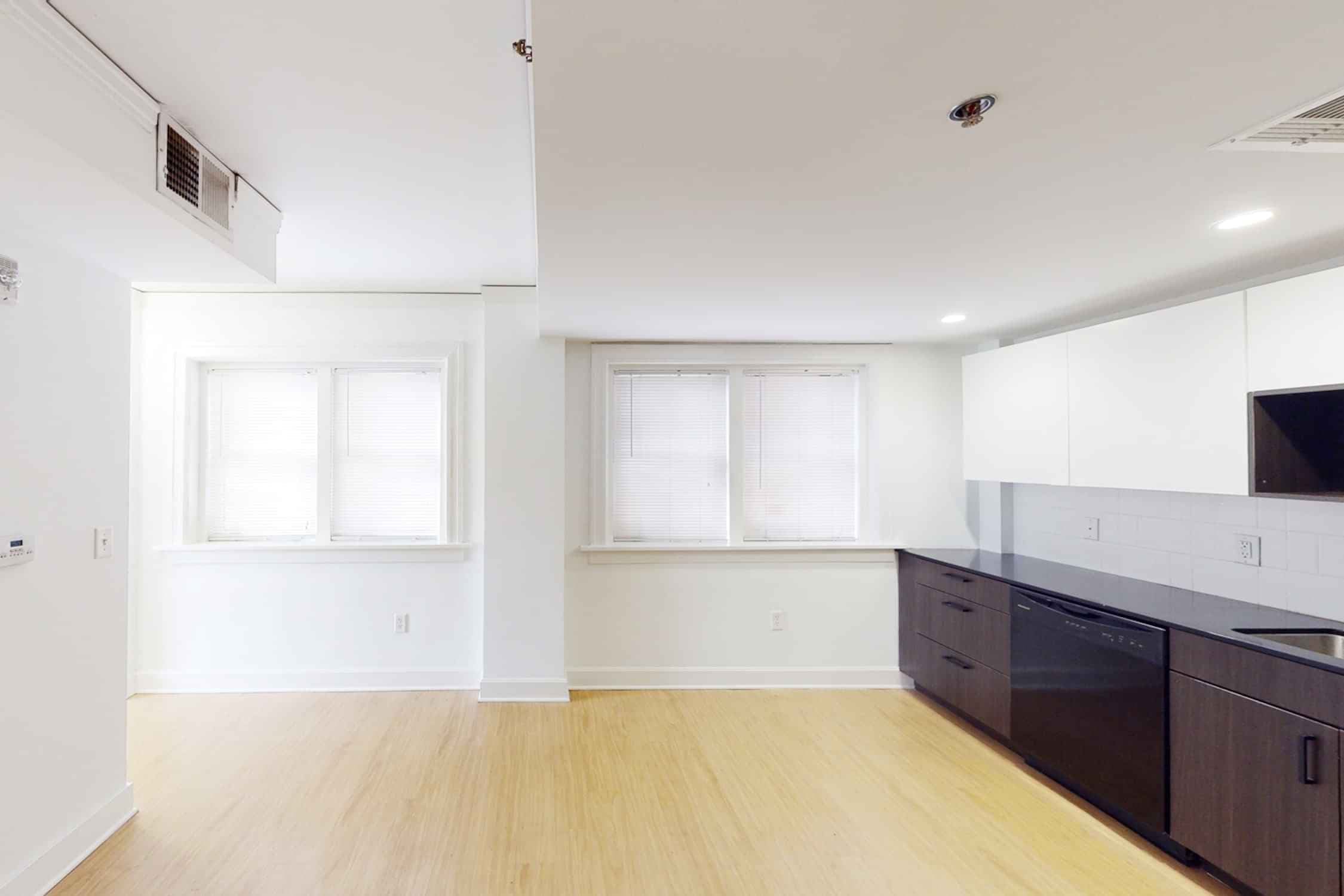 1 Bedroom 1 Bathroom - Image 4