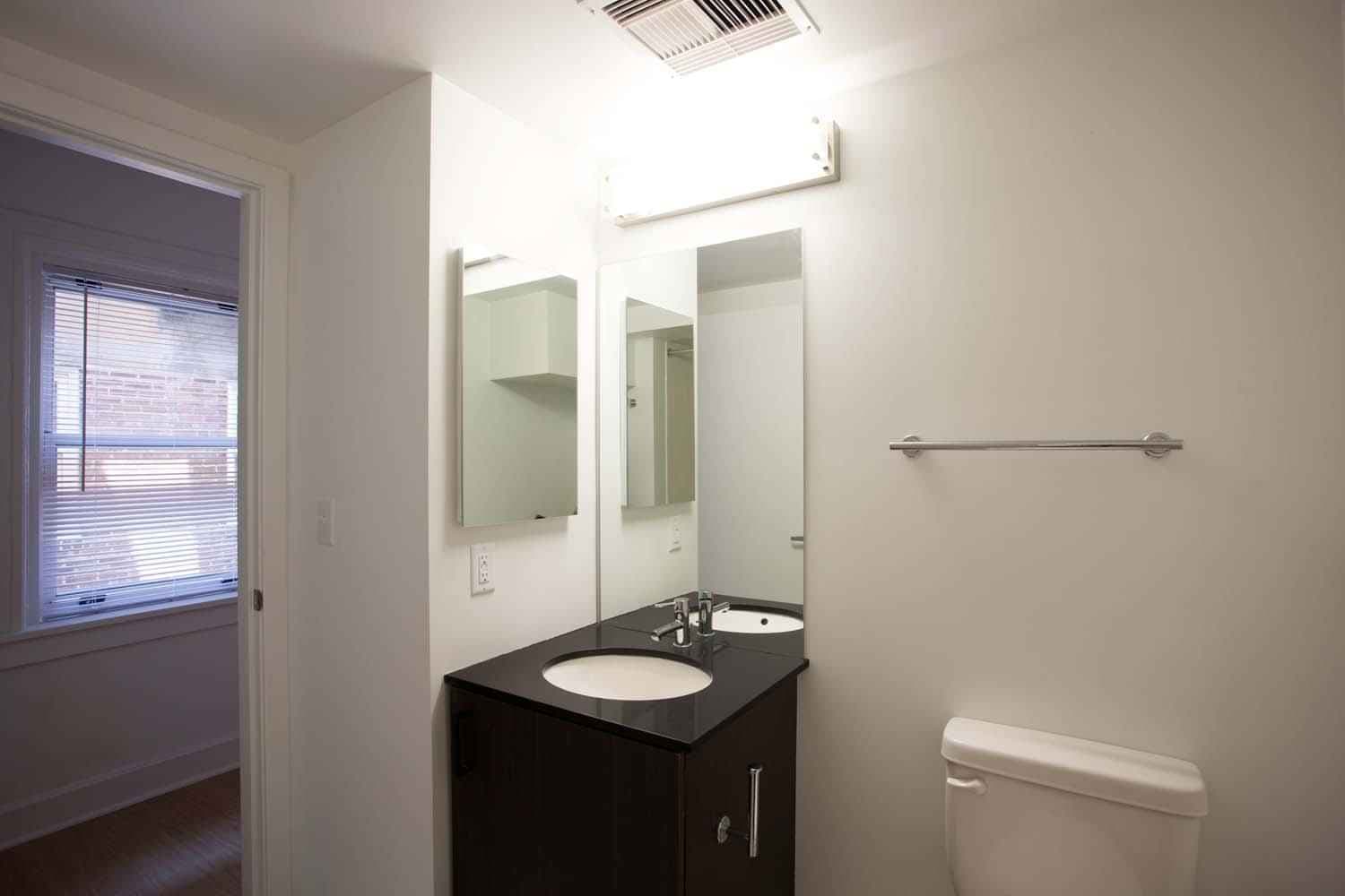 2 Bedroom 1 Bathroom - Image 2