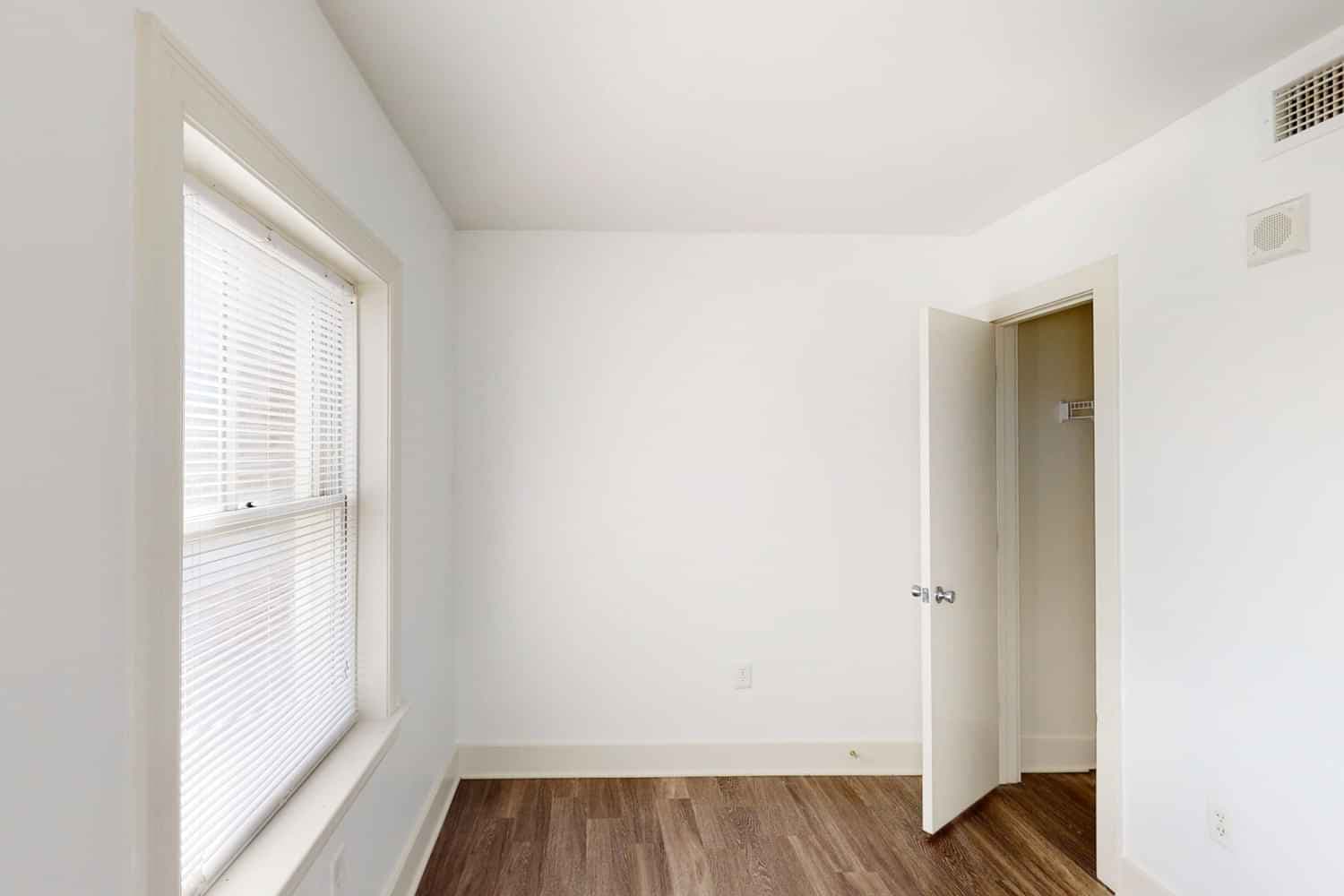 2 Bed 1 Bath - Image 3