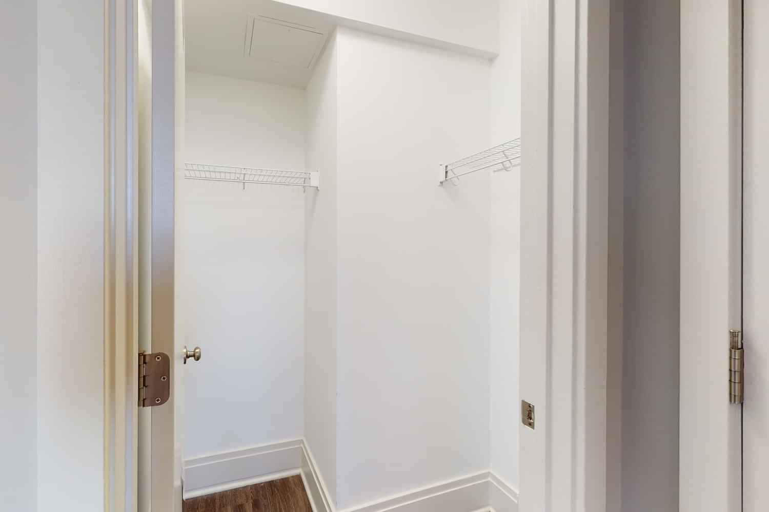 1 Bedroom 1 Bathroom - Image 4