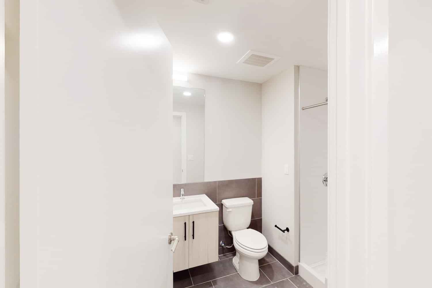 2 Bed 2 Bath - Image 3