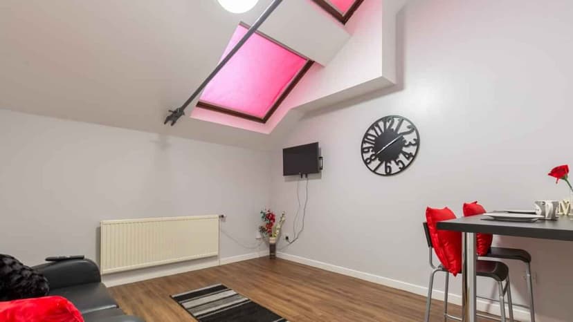 1 Bedroom Flat - Image 2