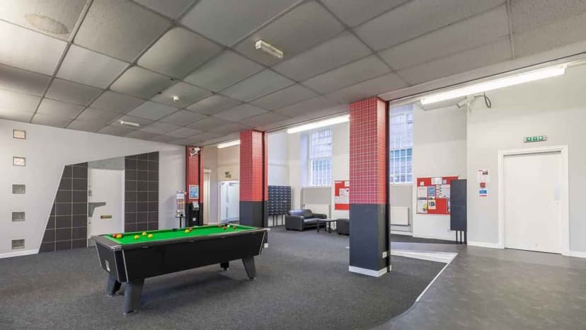 3 Bed Cluster Flats - Image 3