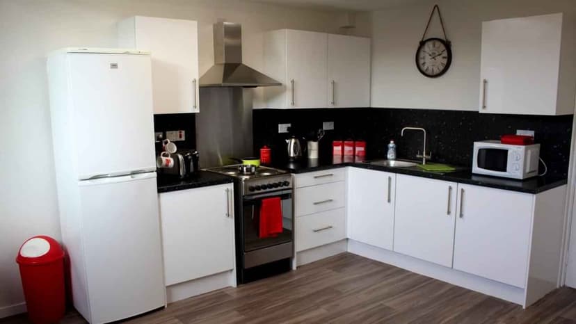 6 Bed Cluster Flats - Image 3
