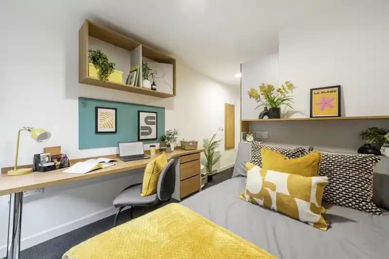 Silver Ensuite - Image 1