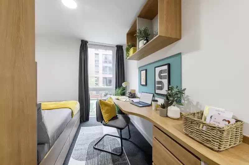 Gold Ensuite - Image 2