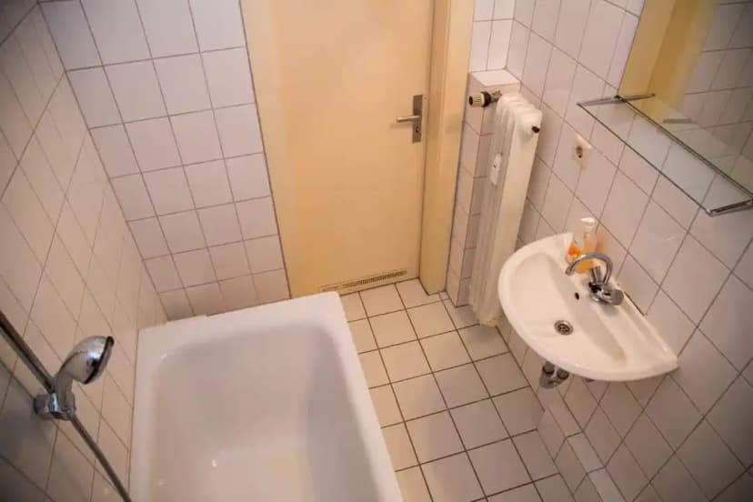 Private Room (15 Sqm) - Image 5
