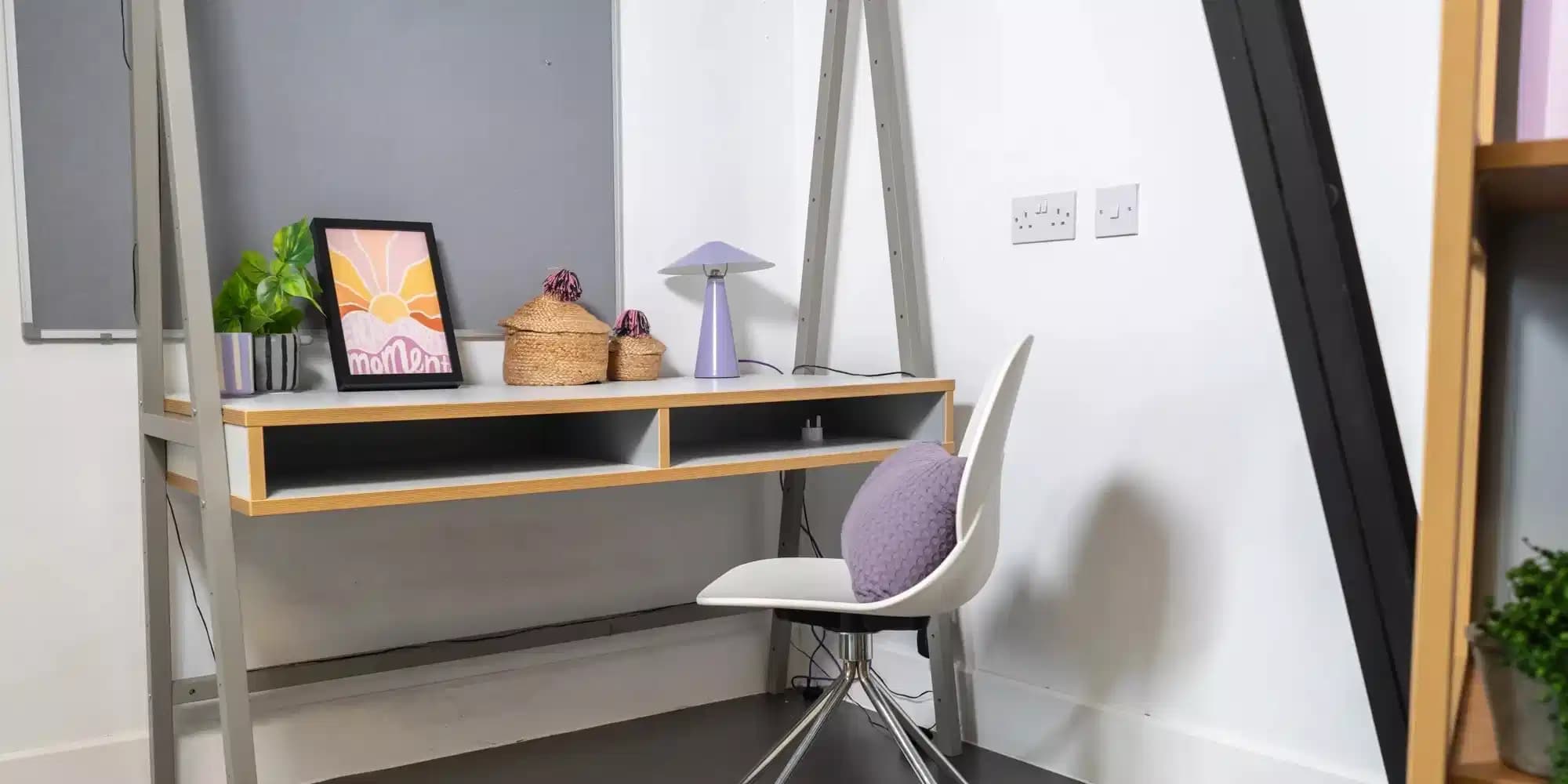 Silver Ensuite Upper - Image 3