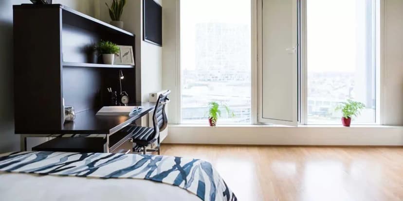 Silver Studio Penthouse Corner City View - Image 6