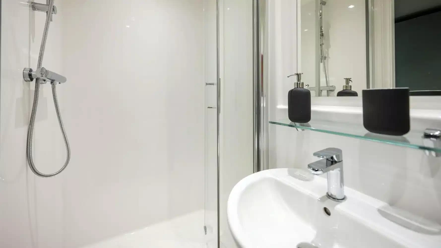 Premium Ensuite - Image 8