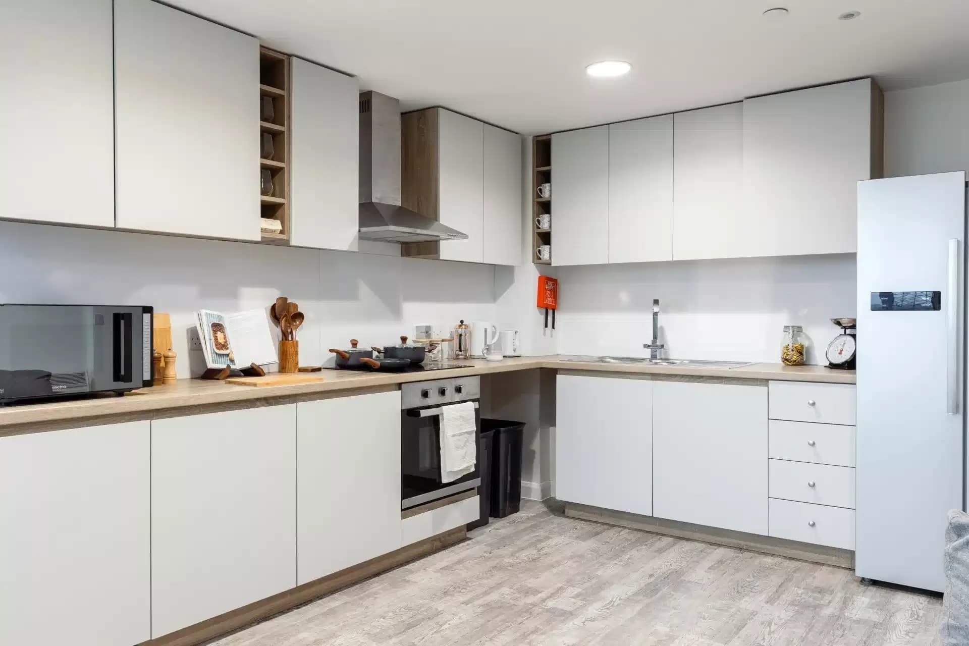 Silver En Suite (Mid Floors) - Image 4