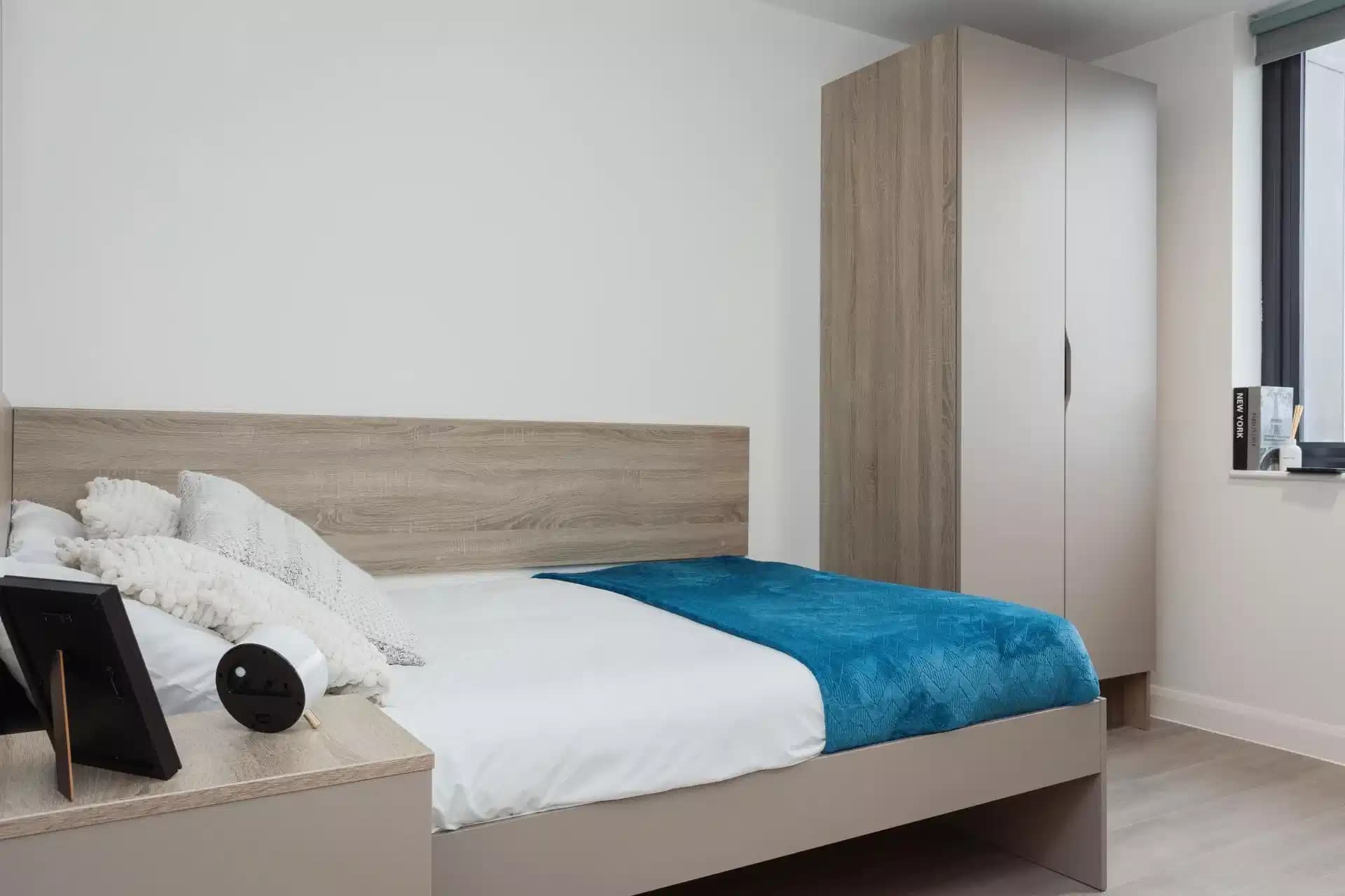 Silver En Suite (Mid Floors) - Image 1