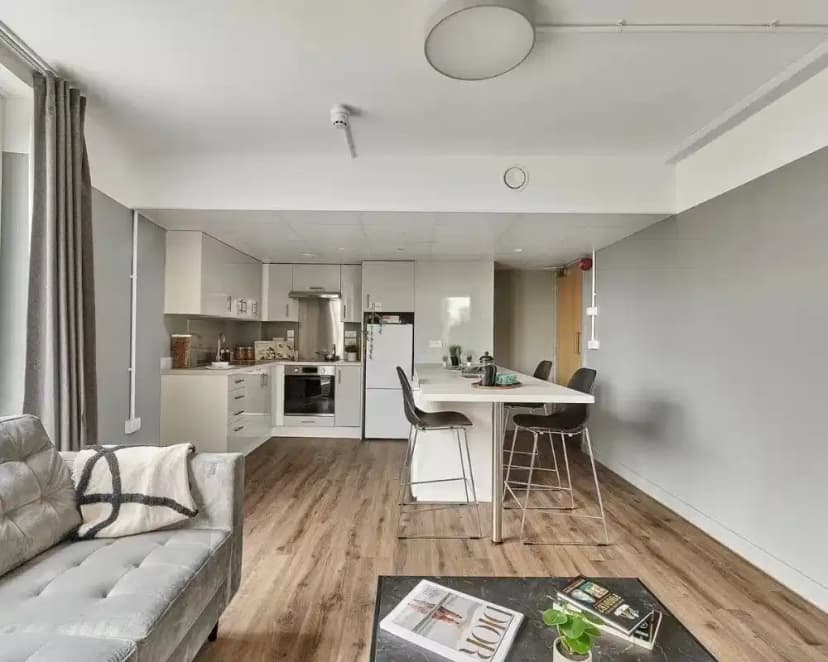 Silver Ensuite  - Image 4