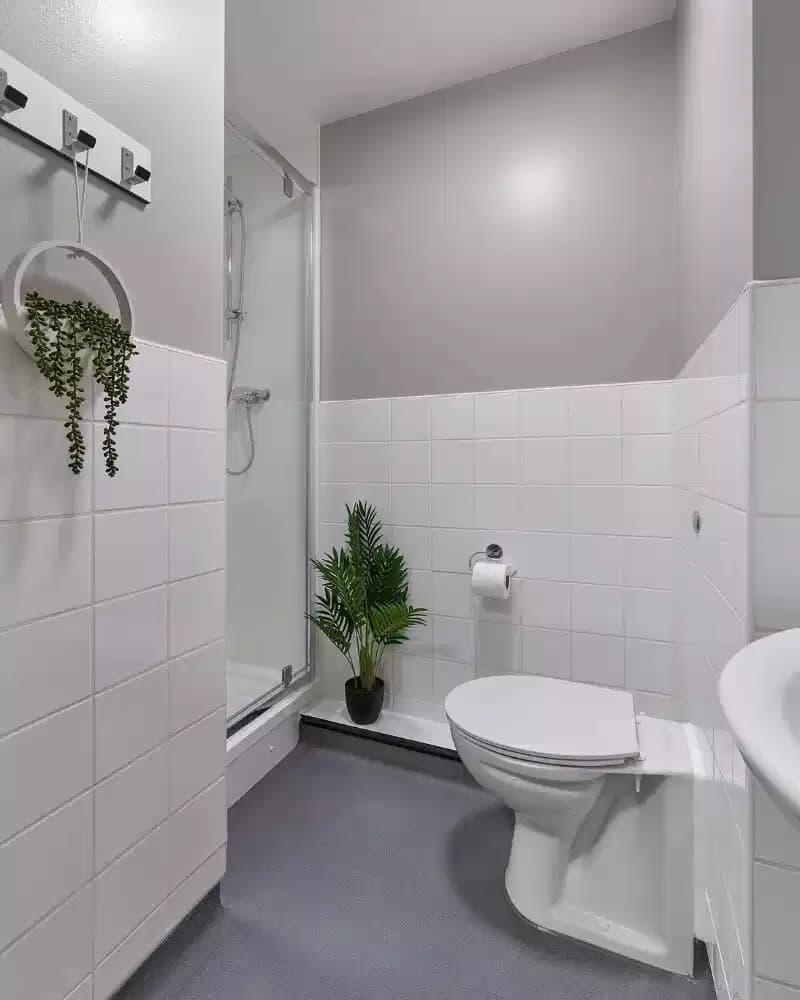 Silver Ensuite  - Image 5