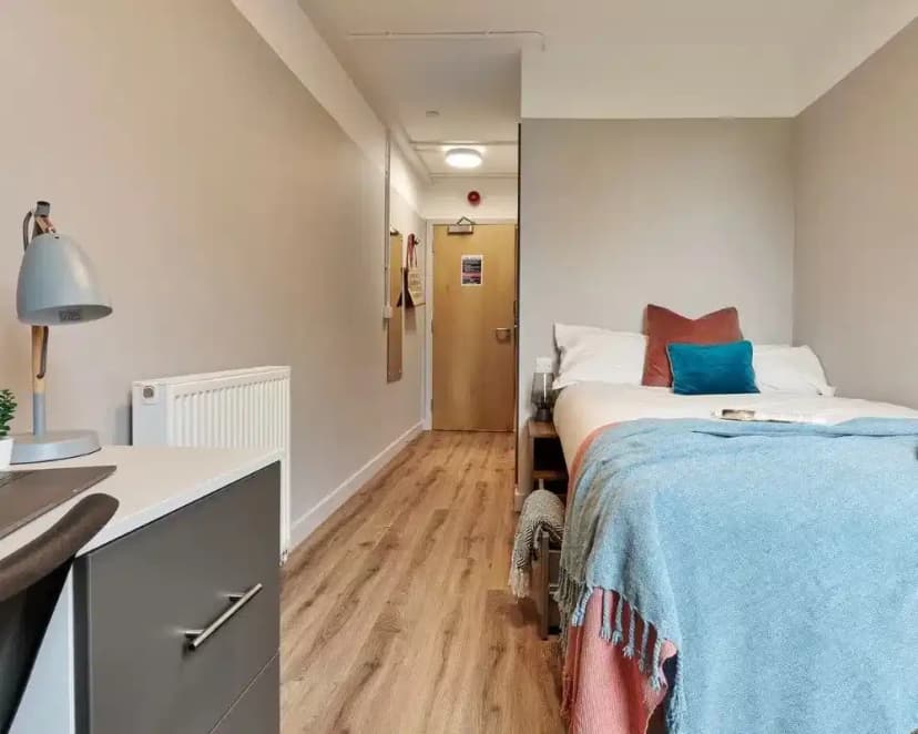 Silver Ensuite  - Image 1
