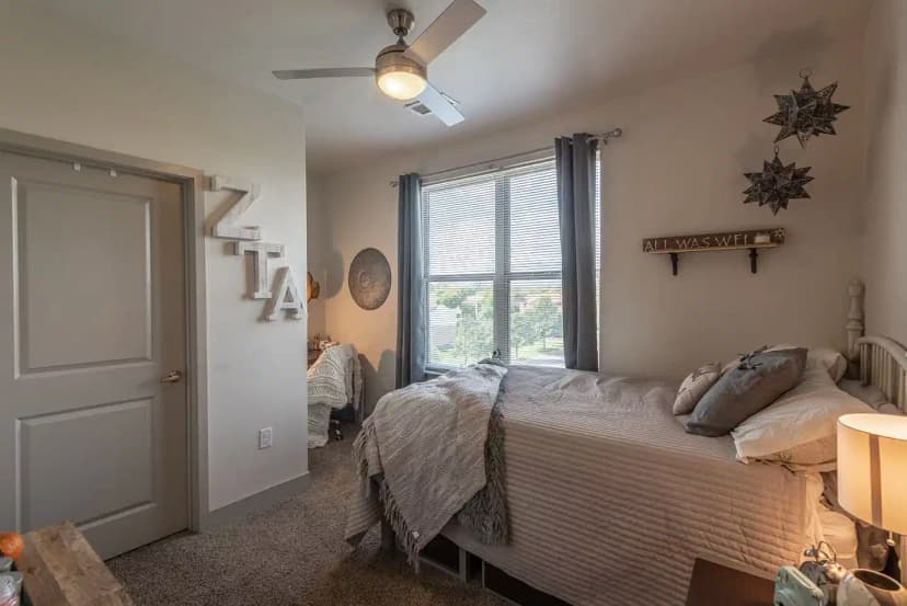 Private Room (4 Bed 4 Bath) - Image 1