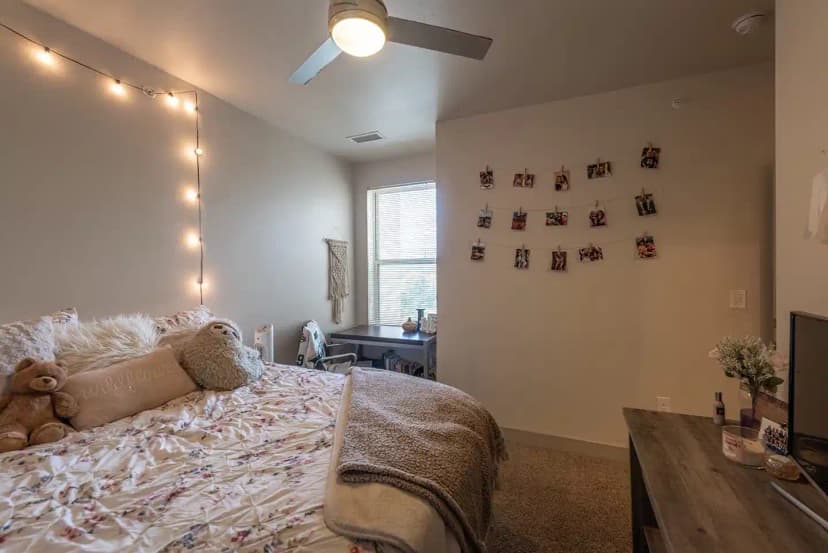 Private Room (4 Bed 4 Bath) - Image 4