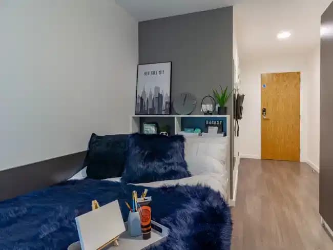 Silver En Suite - Image 6