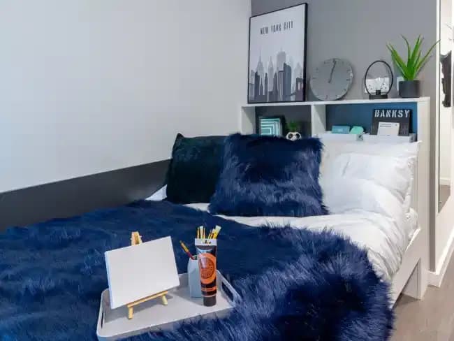 Skyline Silver En Suite - Image 1