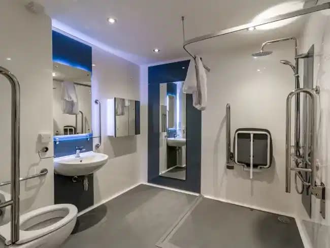 Platinum En Suite - Image 2
