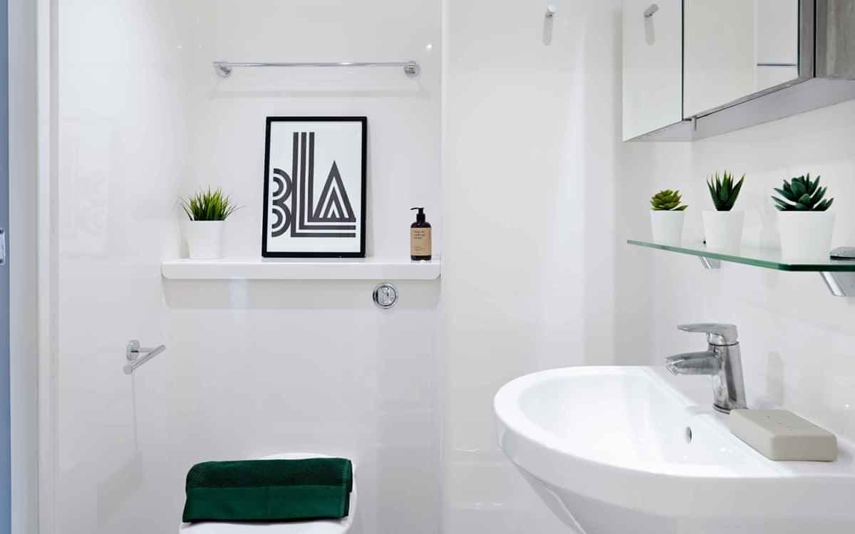 Standard En-suite - Image 2